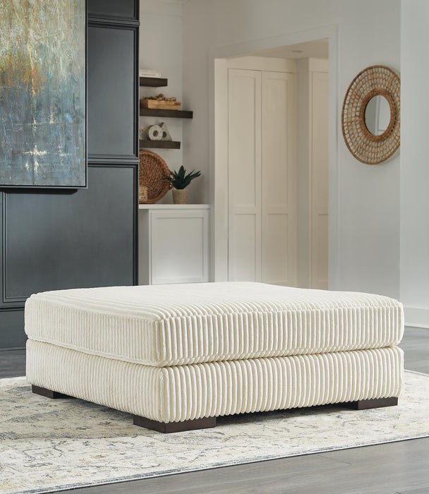 Lindyn Living Room Set